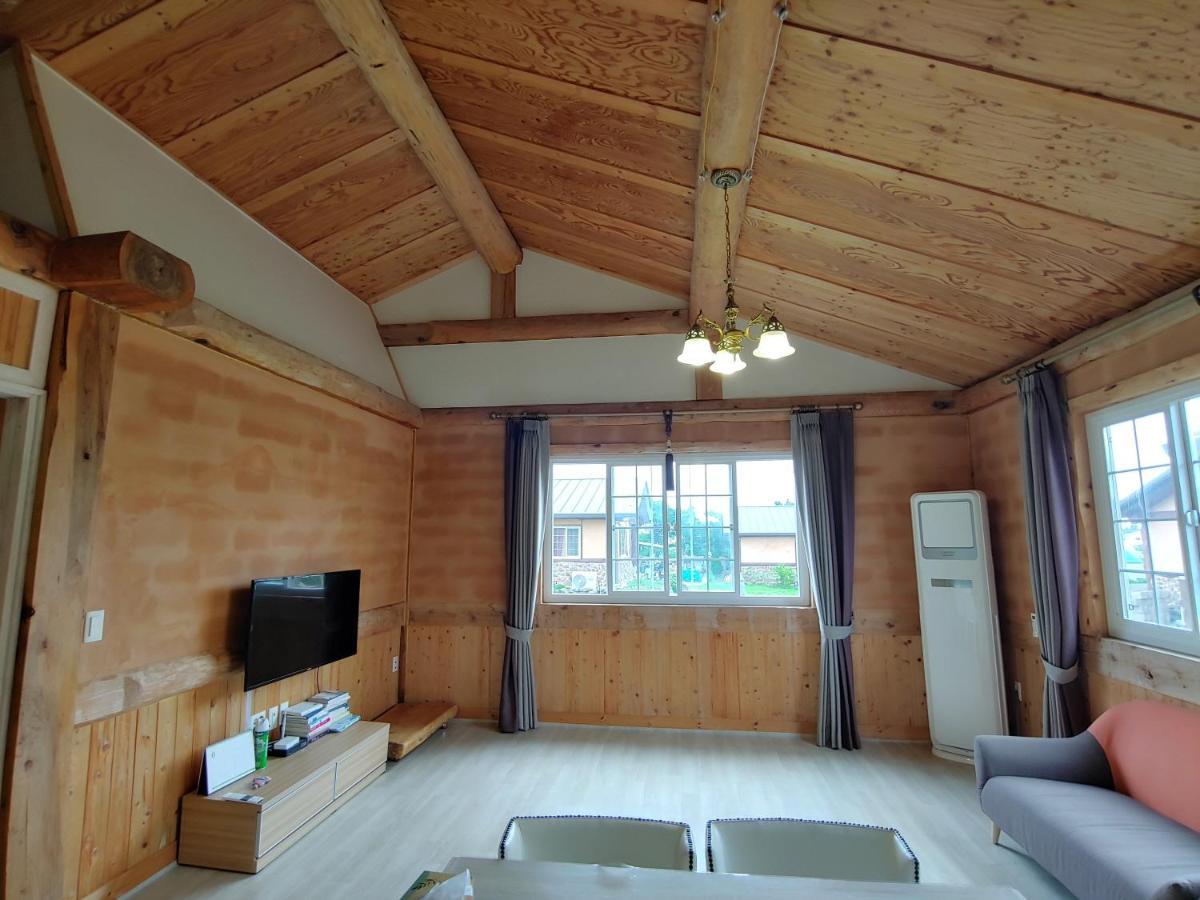 Geumok Log Pension ซอกวีโพ ภายนอก รูปภาพ