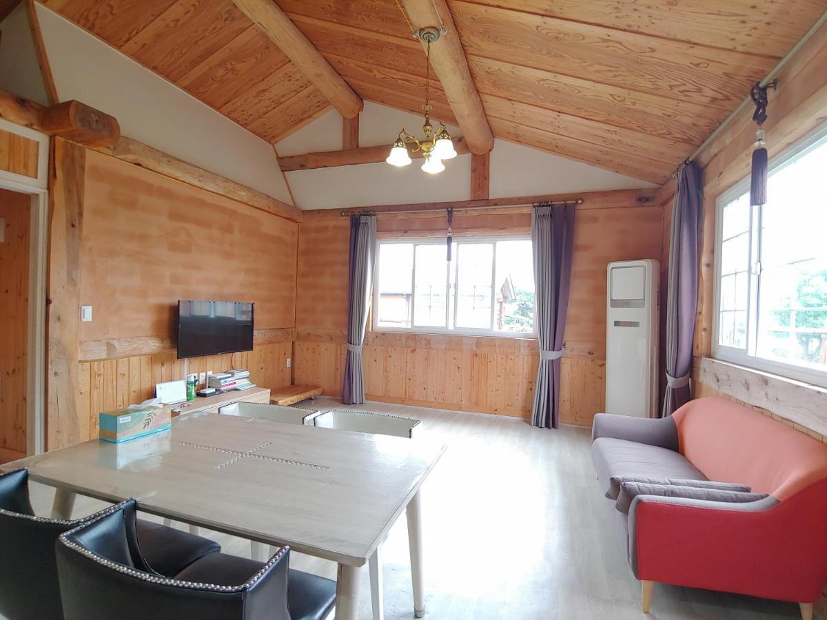 Geumok Log Pension ซอกวีโพ ภายนอก รูปภาพ