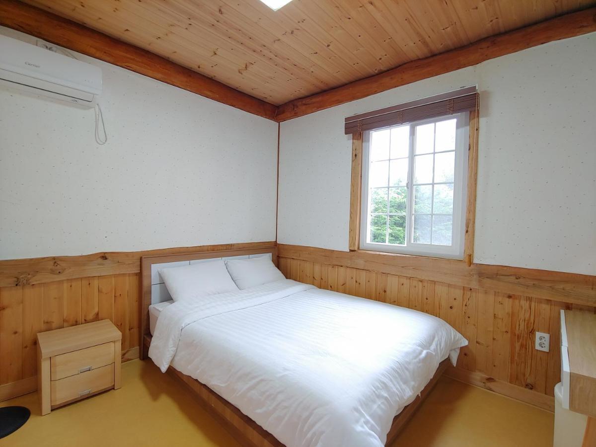 Geumok Log Pension ซอกวีโพ ภายนอก รูปภาพ