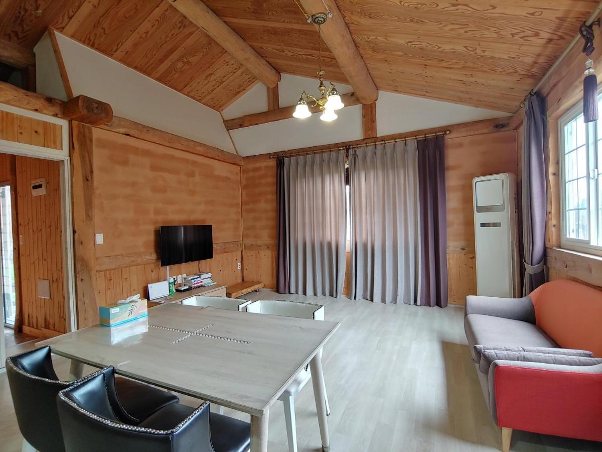 Geumok Log Pension ซอกวีโพ ภายนอก รูปภาพ